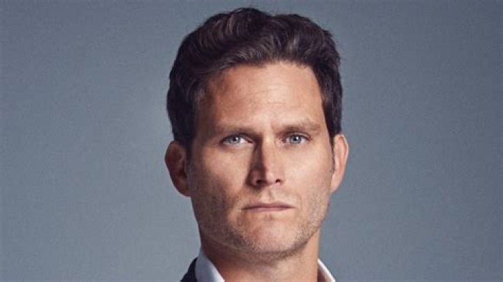 Steven Pasquale Joins Neve Campbell in ABC Drama Series 'Avalon'