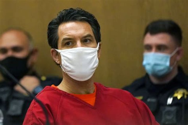 ‘Strawberry Shortcake’ Juror Breaks Down on Stand, Questioned on Writing Convicted Killer Scott Peterson in Prison – Crime Online