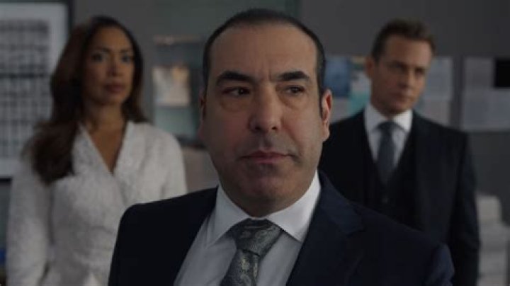 Suits Star Rick Hoffman Has One Hope For A Potential Louis Litt Return