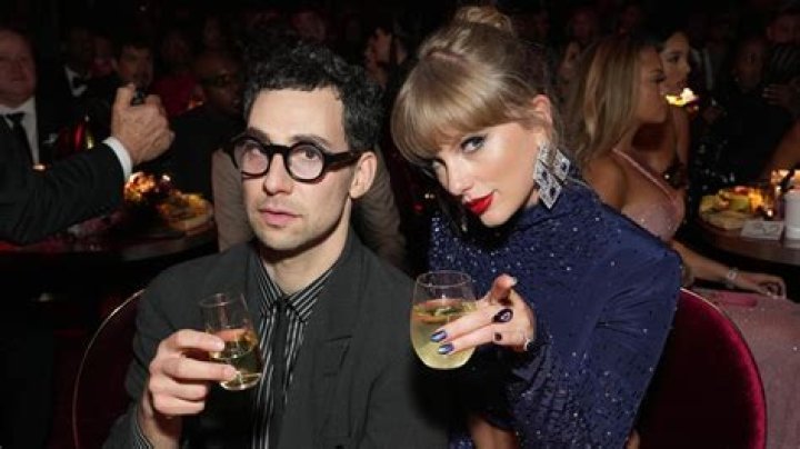 Taylor Swift’s Grammy earrings up for auction