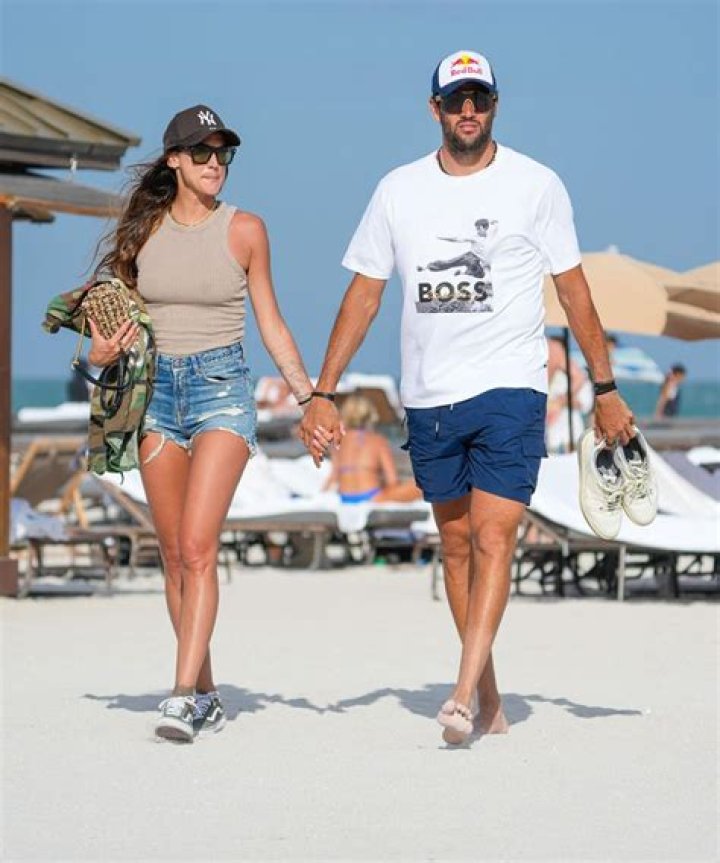 Tennis Star Matteo Berrettini & Girlfriend Melissa Satta Wrapped Up Miami Trip With a Beach Day! | Bikini, Matteo Berrettini, Melissa Satta, Shirtless : Just Jared