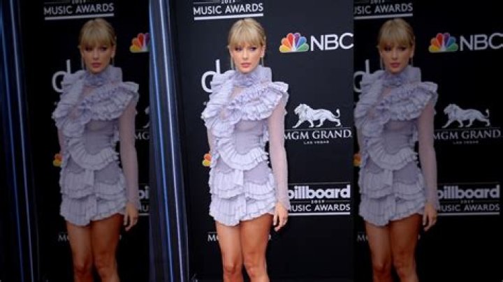 The Best And Worst Outfits Worn By Taylor Swift