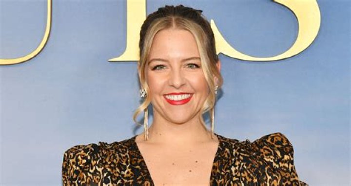 ‘The Other Two’ Star Heléne Yorke Gives Birth, Welcomes First Child with Husband Bary Dunn