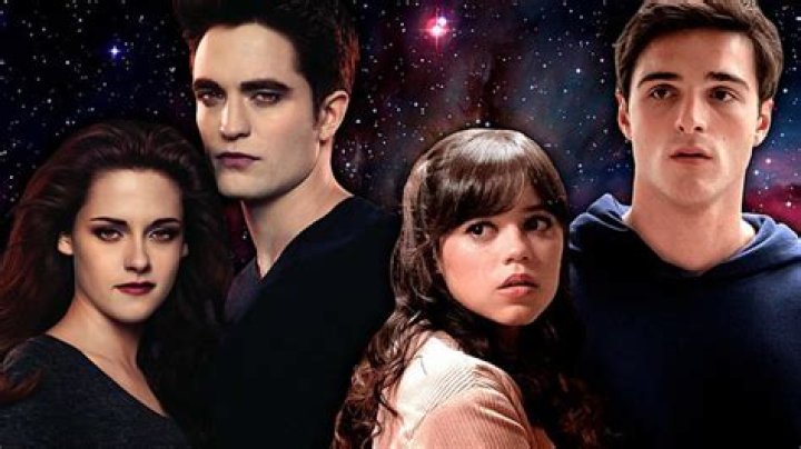 The Twilight Director Has A Wild Remake Idea: Vampires... In Space?