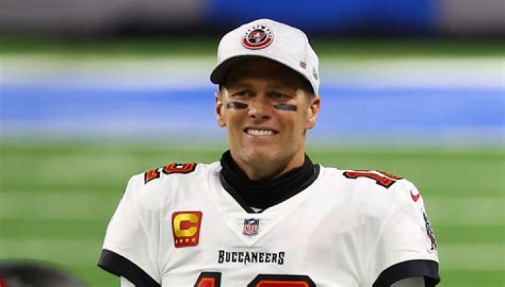 Tom Brady Snubbed By Referee for High Five, Goes Viral on Twitter