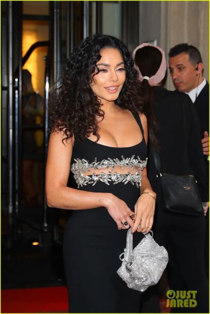 Vanessa Hudgens Wears Oscar de la Renta On Her Way To Get Ready For the Met Gala 2022