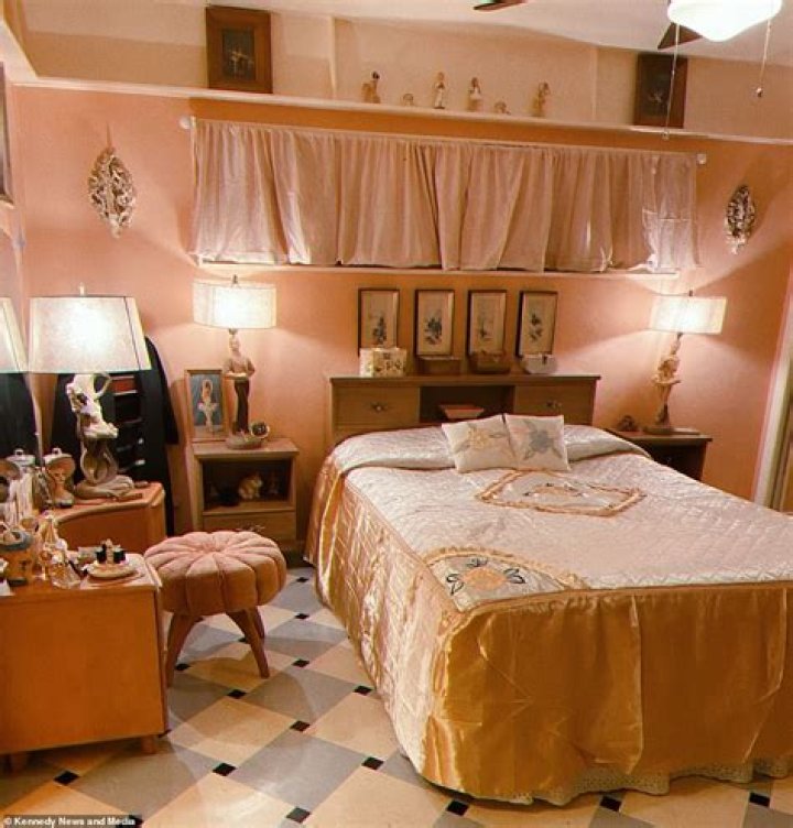 Vintage lover spends $50,000 turning house into a 1950s time capsule
