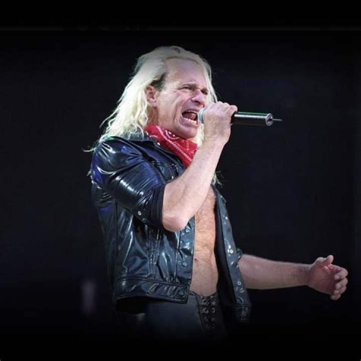 What is David Lee Roth’s net worth?