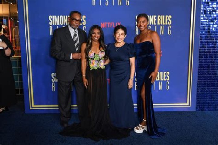 What is Simone Ashley’s ethnicity? Details on her parents