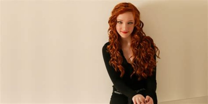 Where is Actress Scarlett Pomers from "Reba" now, and what about her career today? Bio, Wiki, Worth, News, Husband, Family