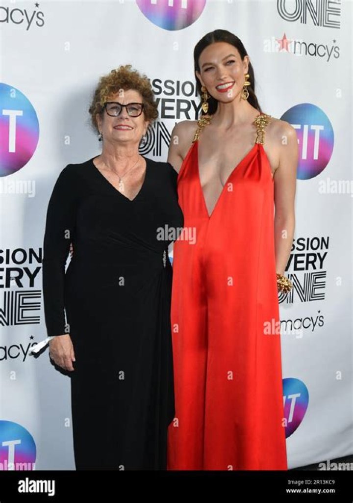 Where is Tracy Kloss - Karlie Kloss's Mother Now? Siblings & Family Life Explored
