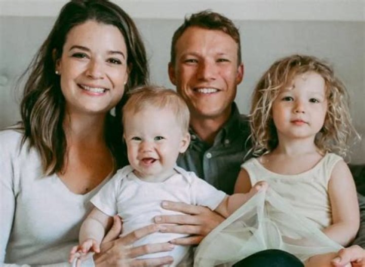 Who is actress Kimberly Sustad from Hallmarkies married to? Her bio, age, net worth, family, husband, twins