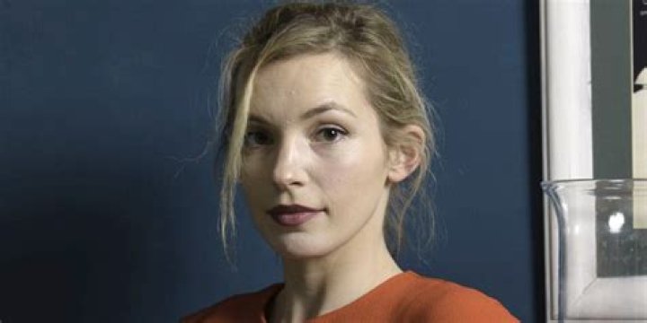 Who is actress Perdita Weeks from "Magnum P.I."? Is she related to Honeysuckle Weeks? Her wiki, net worth, family, sister, husband