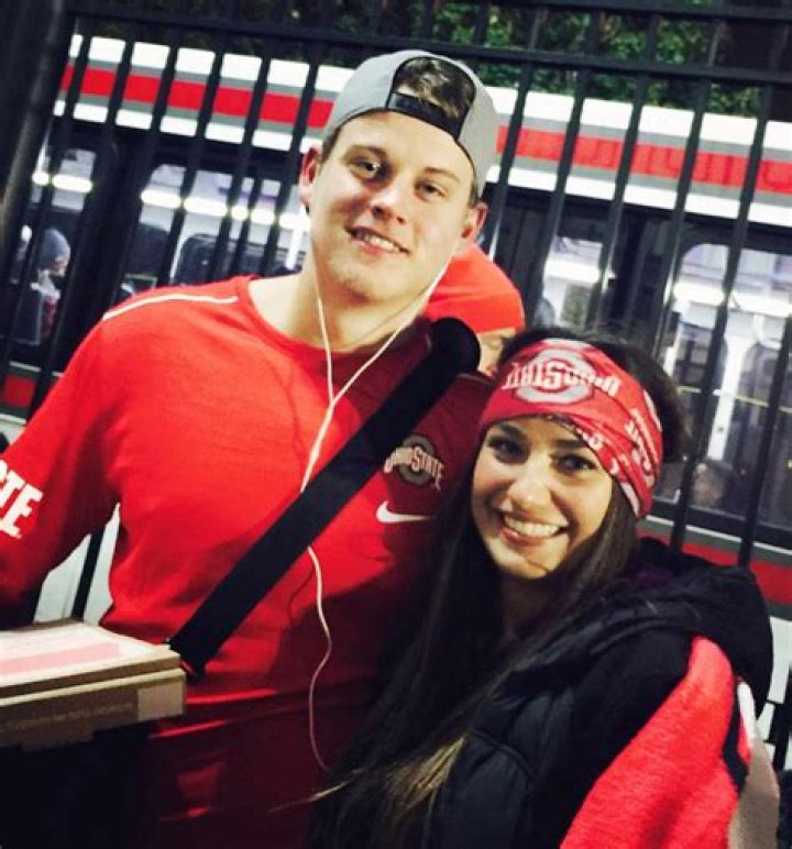 Who is Joe Burrow’s Girlfriend ? All About Olivia Holzmacher ?
