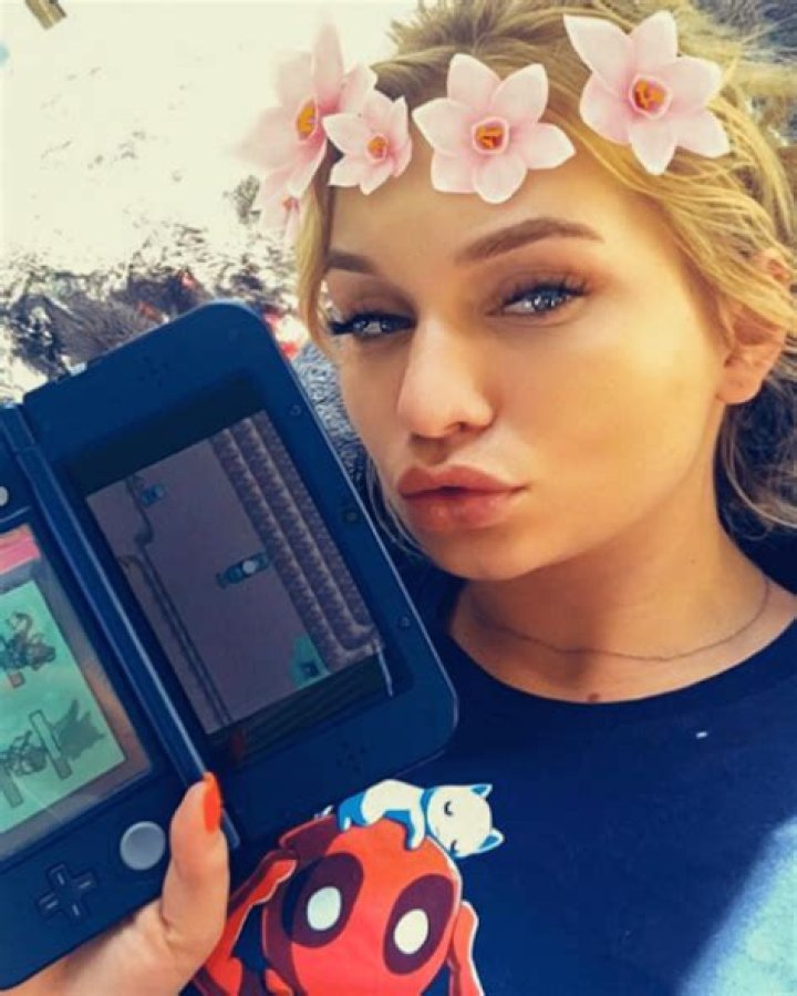 Who is Zoie Burgher? Wiki Bio, age, dating, family, net worth, parents