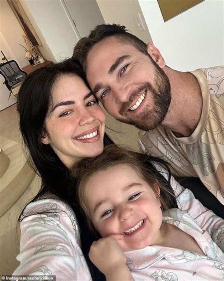 Why Did Tobi Pearce and Kayla Itsines Split? News about divorce and pregnancy with the baby daddy