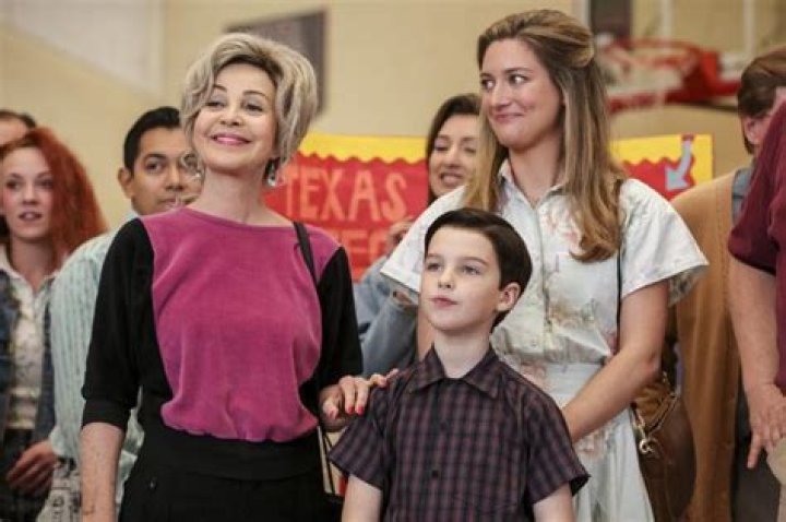 Why Mandy From Young Sheldon Looks So Familiar